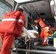 Salgono sul tetto: 15enne cade nel vuoto 